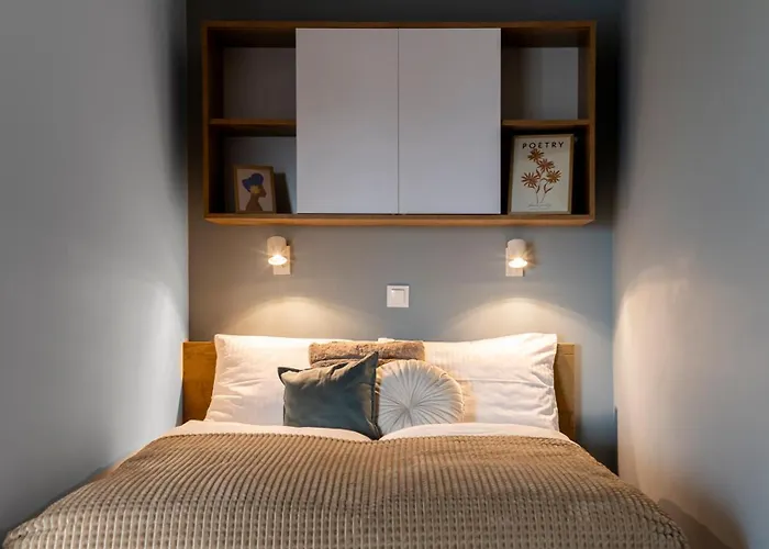 Jaworska, Sun & Snow *